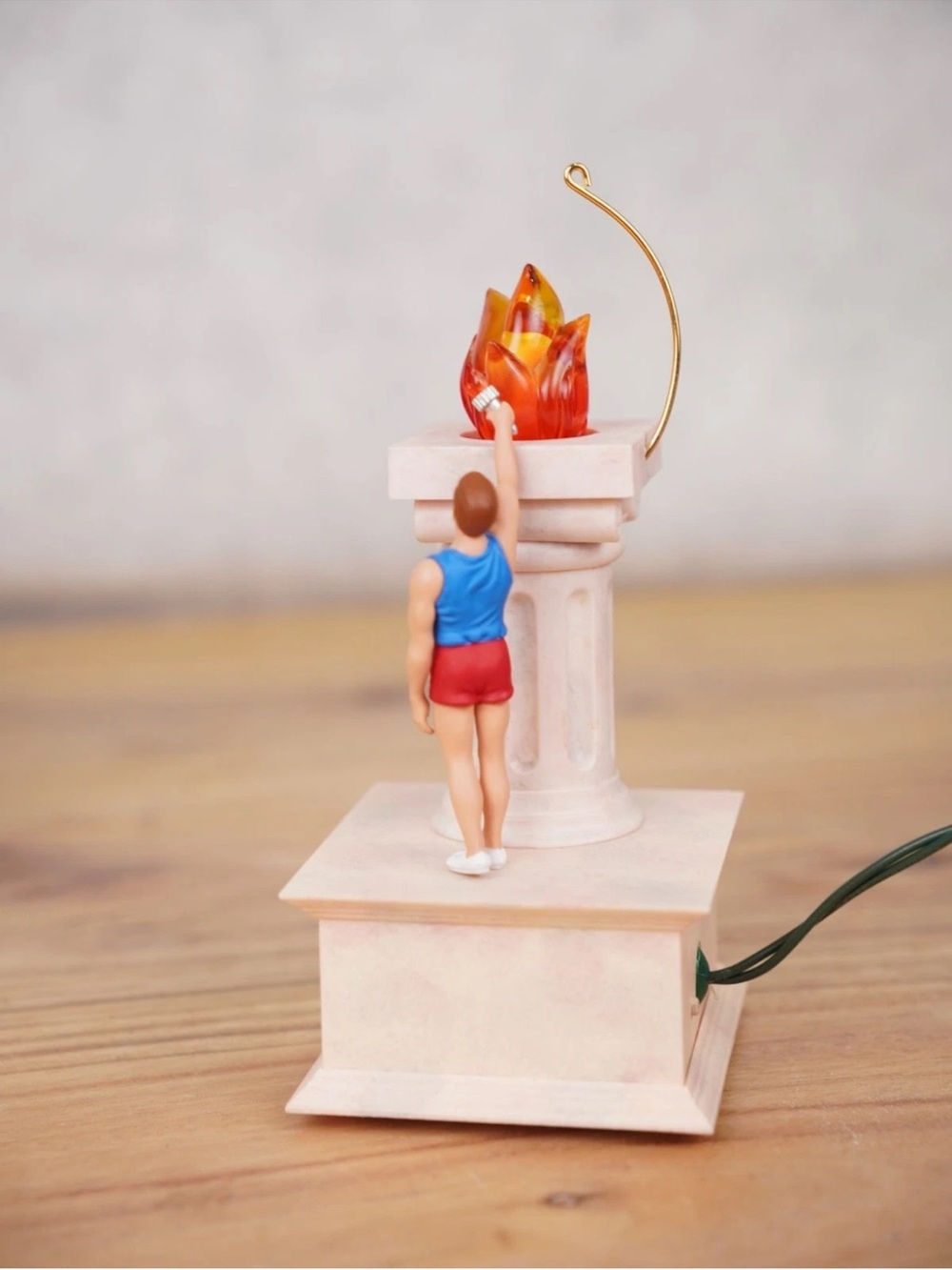 Hallmark Keepsake Ornament Olympic Spirit Lighting The Flame 1996 Atlanta Games - Picture 8 of 9